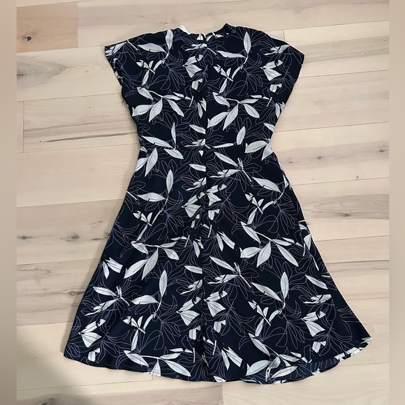 Banana Republic Twist Neck Floral Navy Dress Size 6 - Picture 2 of 13